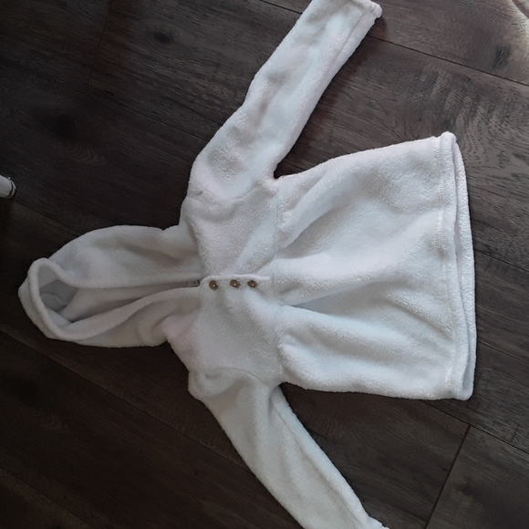 White pullover - Picture 2 of 5